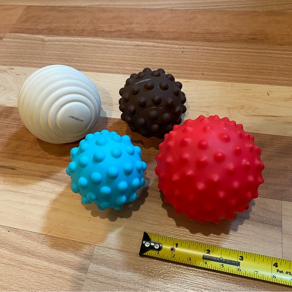 Set of four textured balls for kids - Picture 3 of 3